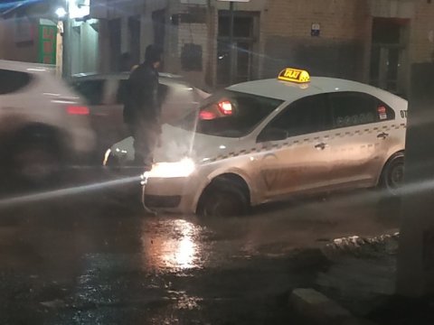 яма на дороге в Саратове, безпилотный автомобиль